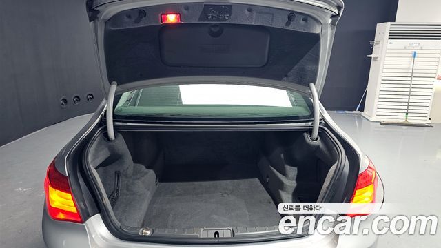 BMW 7-Series 2011 — photo 20