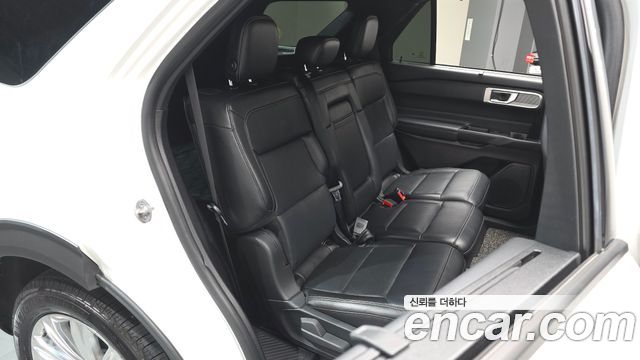 Ford Explorer 2020 — photo 11