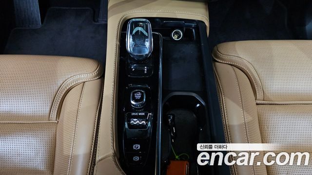 Volvo XC90 2021 — photo 9
