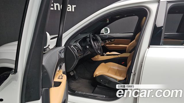Volvo XC90 2021 — photo 10