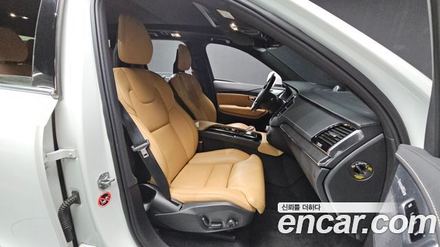 Volvo XC90 2021 — photo 11