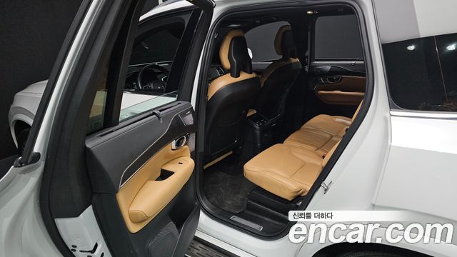 Volvo XC90 2021 — photo 12