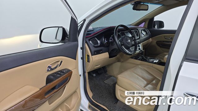 Kia Canival 2016 — photo 10