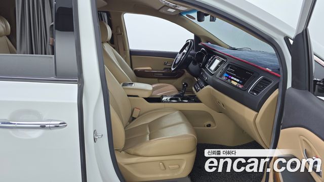 Kia Canival 2016 — photo 11