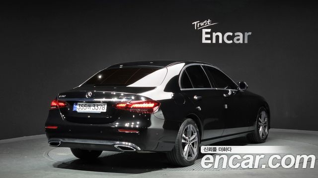 Mercedes-Benz E-Class 2022 — photo 2
