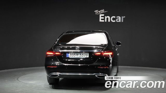Mercedes-Benz E-Class 2022 — photo 4