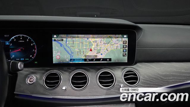 Mercedes-Benz E-Class 2022 — photo 8