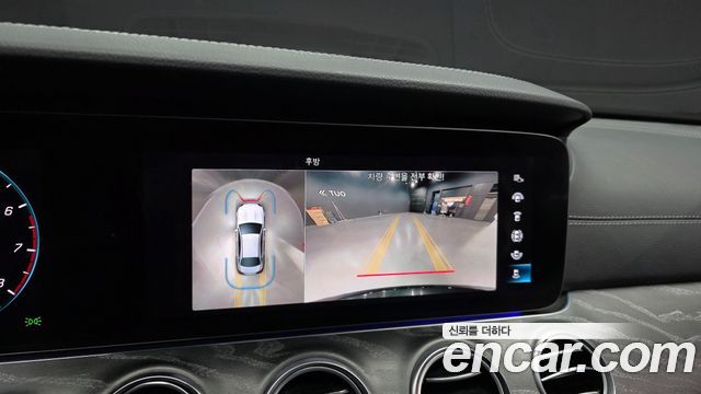 Mercedes-Benz E-Class 2022 — photo 9