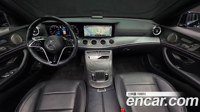 Mercedes-Benz E-Class 2022 — photo 10