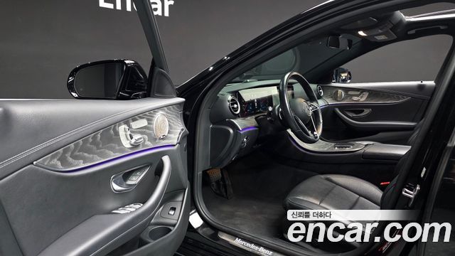 Mercedes-Benz E-Class 2022 — photo 11