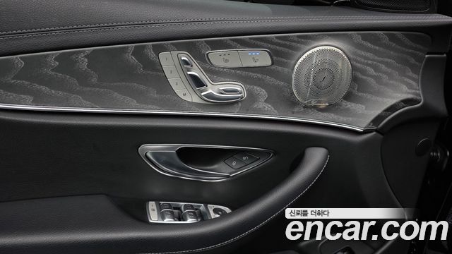 Mercedes-Benz E-Class 2022 — photo 17