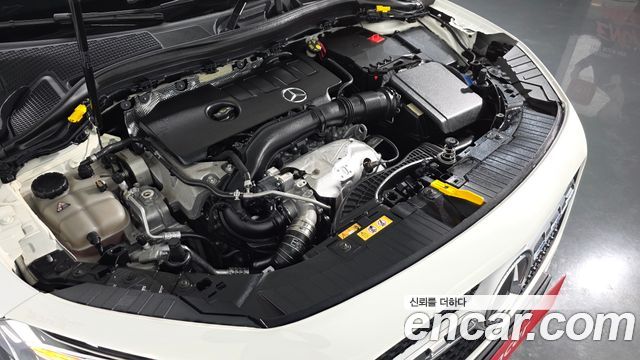 Mercedes-Benz GLA-Class 2021 — photo 6