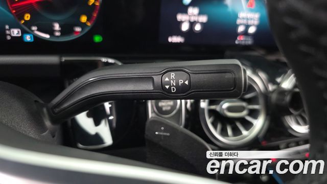 Mercedes-Benz GLA-Class 2021 — photo 9