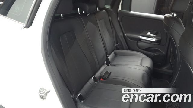 Mercedes-Benz GLA-Class 2021 — photo 12