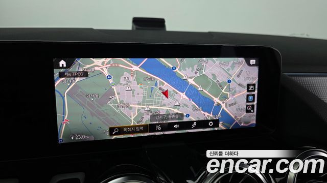 Mercedes-Benz GLA-Class 2021 — photo 14
