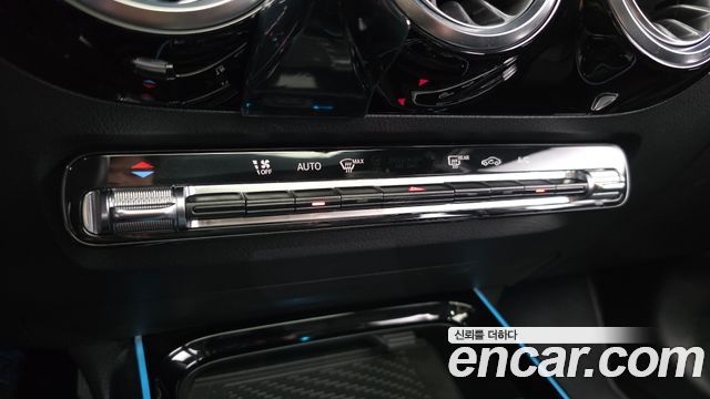 Mercedes-Benz GLA-Class 2021 — photo 16