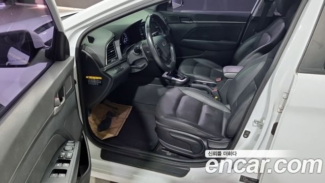 Hyundai AVANTE 2018 — photo 10