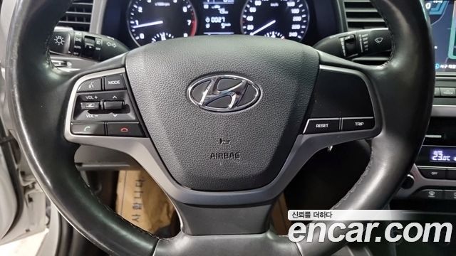 Hyundai AVANTE 2018 — photo 12