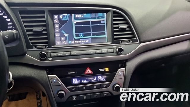 Hyundai AVANTE 2018 — photo 13