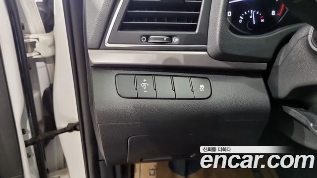 Hyundai AVANTE 2018 — photo 16