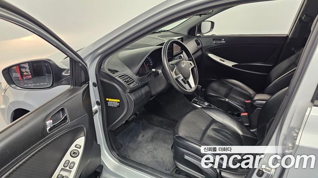Hyundai Accent 2012 — photo 10