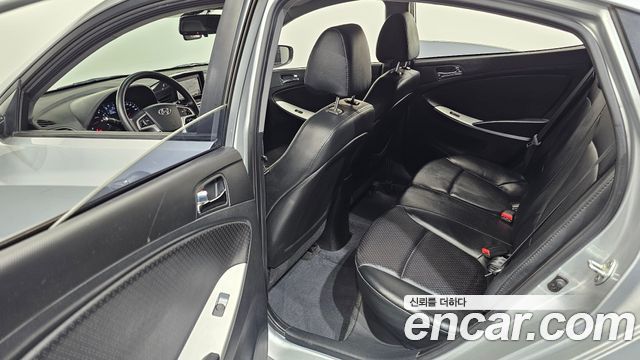 Hyundai Accent 2012 — photo 11