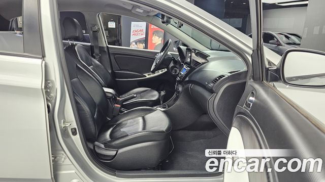 Hyundai Accent 2012 — photo 12