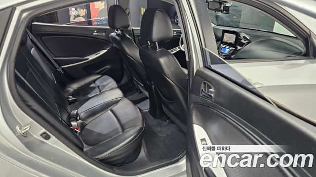 Hyundai Accent 2012 — photo 13
