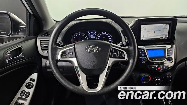 Hyundai Accent 2012 — photo 15