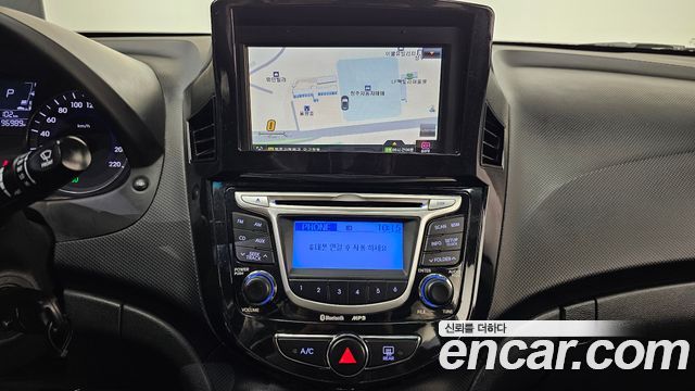 Hyundai Accent 2012 — photo 16