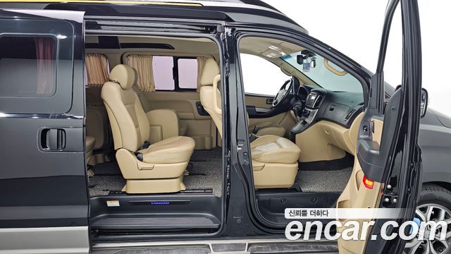 Hyundai Starex 2018 — photo 11