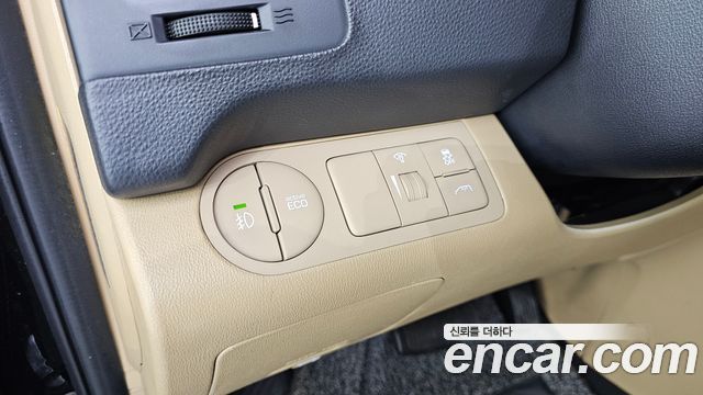 Hyundai Starex 2018 — photo 13
