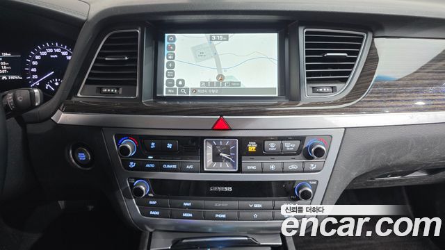 Genesis G80 2019 — photo 15