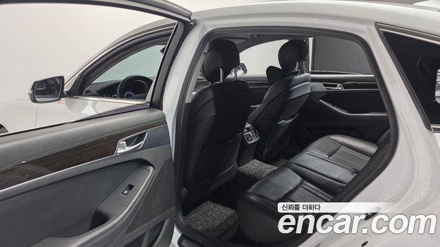 Genesis G80 2019 — photo 17