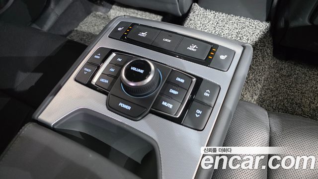 Genesis G80 2019 — photo 18