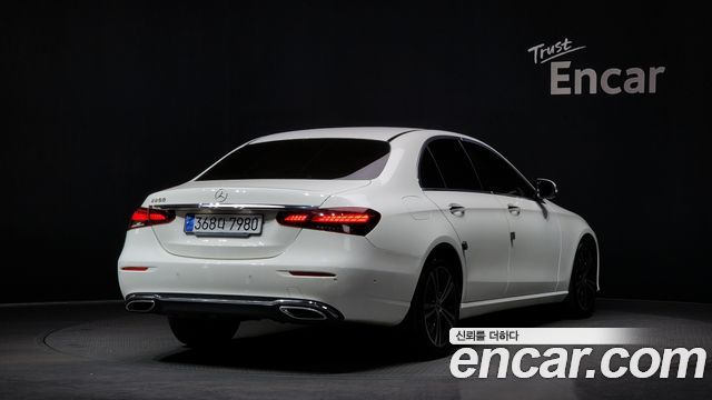 Mercedes-Benz E-Class 2022 — photo 2
