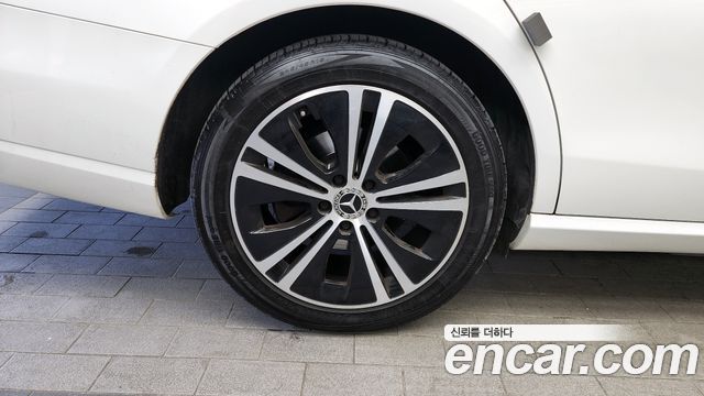 Mercedes-Benz E-Class 2022 — photo 5