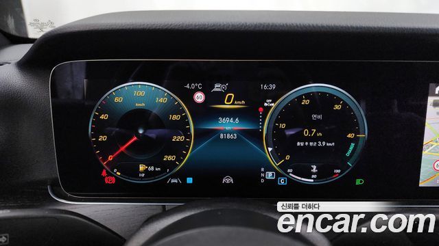 Mercedes-Benz E-Class 2022 — photo 8