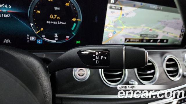 Mercedes-Benz E-Class 2022 — photo 9