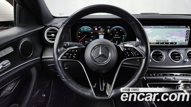 Mercedes-Benz E-Class 2022 — photo 13