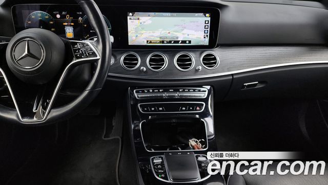 Mercedes-Benz E-Class 2022 — photo 14