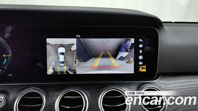 Mercedes-Benz E-Class 2022 — photo 15