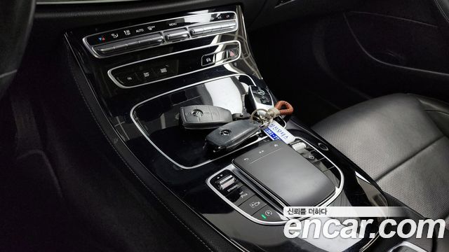 Mercedes-Benz E-Class 2022 — photo 18