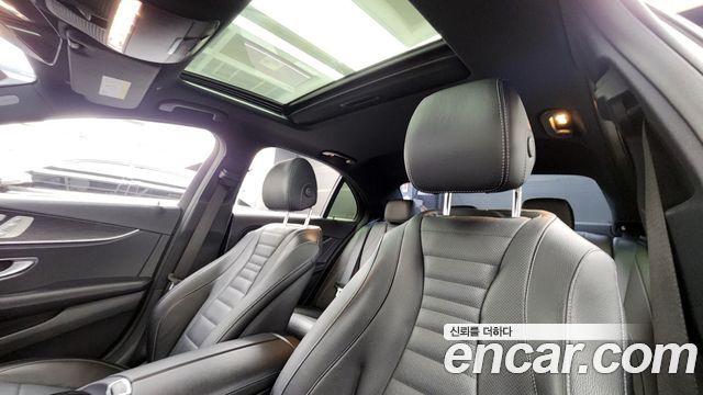 Mercedes-Benz E-Class 2022 — photo 19