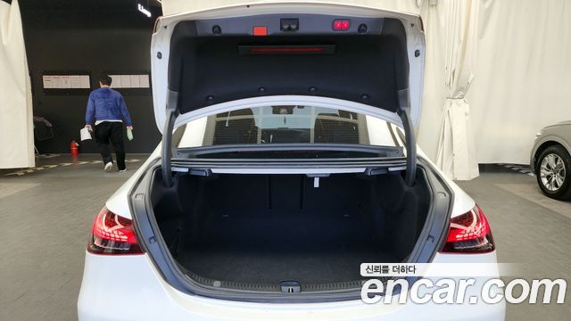 Mercedes-Benz E-Class 2022 — photo 20