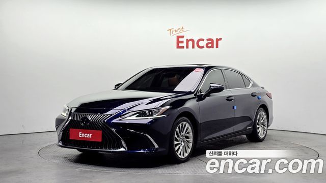 Lexus ES 2019 — photo 1