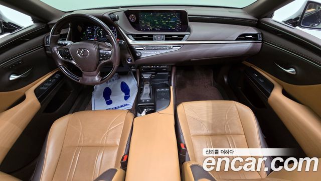 Lexus ES 2019 — photo 7