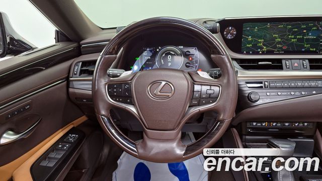 Lexus ES 2019 — photo 13