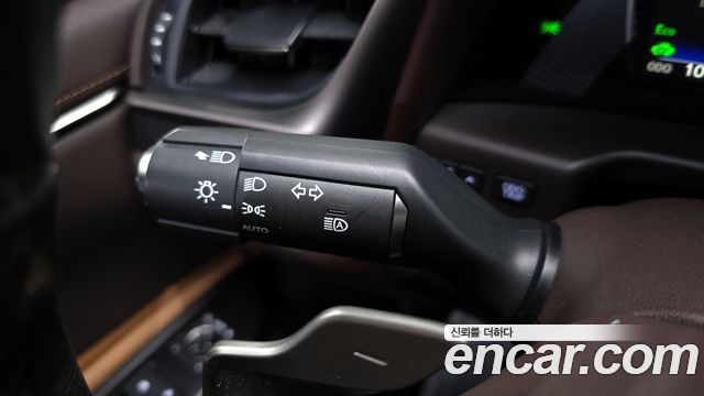 Lexus ES 2019 — photo 14