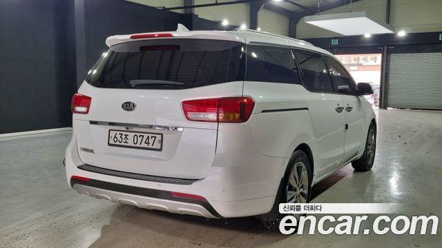 Kia Canival 2016 — photo 2